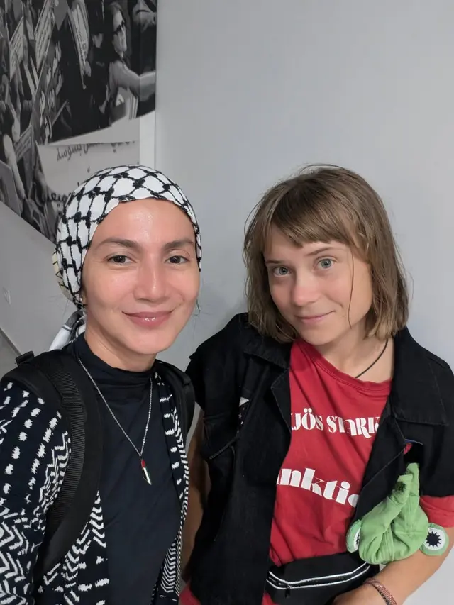 Gaya Wanda Hamidah Pakai Kaffiyeh, jadi Satu-satunya Wakil Indonesia di Kapal untuk Misi Bantuan Gaza