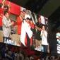 Jokowi dan Prabowo memeluk atlet pencak silat Indonesia (Liputan6)