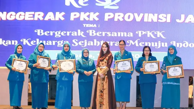 Potret Arumi Bachsin hadiri HKG PKK ke-52 TP PKK Provinsi Jatim (Sumber: Instagram/@arumibachsin_94)