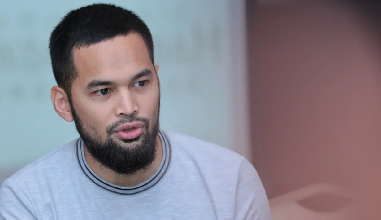 "Proses udah lebih pengalaman, karena sebelumnya juga normal. Tapi kalo pengalaman pertama lama, yang kedua cepet ya, yang ini cepet banget. Bedanya ini lebih sakit," lanjut istri Teuku Wisnu ini. (Adrian Putra/Bintang.com)