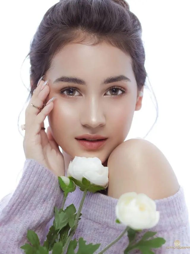 6 Pemotretan Sandrinna Michelle Tampil Flawless Ini Bak Bidadari