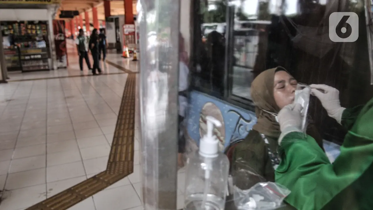 Tes Antigen Pendatang di Terminal Kampung Rambutan