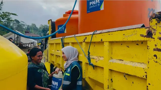 PNM Peduli Perluas Bantuan Gempa NTT, Kini Sediakan Akses Air Bersih di Pengungsian