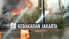 sebuah gudang penyimpanan alat-alat pesta pernikahan habis terbakar akibat korsleting listrik. Api membakar seluruh isi gudang. 12 unit mobil pemadam di kerahkan mengatasi kebakaran.
