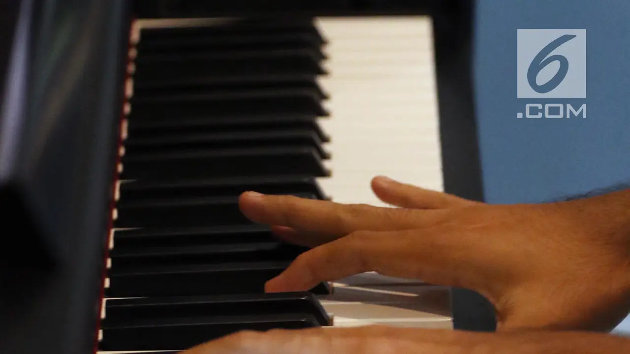 Semangat Anak Berkebutuhan Khusus Berlatih Piano