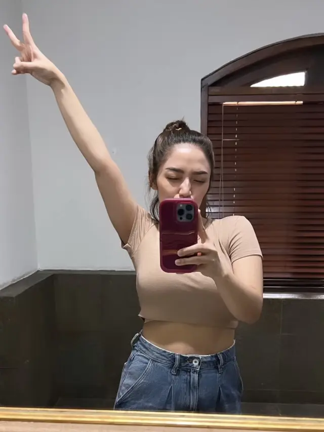 Potret Siti Badriah yang turun berat badan 10 kg pasca setahun melahirkan. (Sumber: Instagram/sitibadriahh)