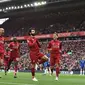 Penyerang Liverpool, Mohamed Salah, merayakan golnya ke gawang Chelsea dalam laga Liga Inggris di Stadion Anfield, Minggu (14/4/2019) (Foto: Twitter Premier League)