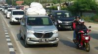 Kepadatan lalulintas mudik di Karawang, Jawa barat di H-2 (Abramena/Liputan6.com)