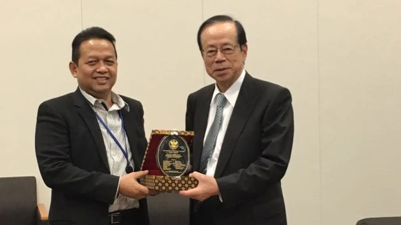  Dalam kunjungan ke Jepang, Ketua KEIN Soetrisno Bachir bertemu dengan mantan Perdana Menteri Jepang Yasuo Fukuda.