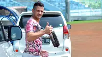 Striker Arema, Robert Lima Guimaraes cerita pengalaman naik rantis. (Bola.com/Iwan Setiawan)