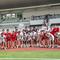 Para pemain Timnas Indonesia berfoto dengan suporter yang hadir langsung di Stadion Madya GBK setelah sesi internal game, Sabtu (30/5/2026). (Bola.com/Hery Kurniawan)