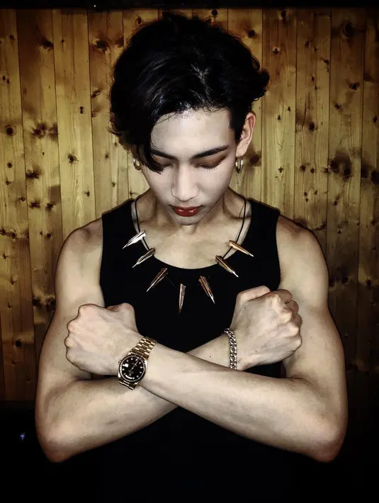 Melalui kicauannya itu, ibu Bambam mengungkapkan kekecewaannya kepada agensi GOT dan Bambam, JYP Entertainment. Ia mempertanyakan mengapa perlakuan JYP sangat berbeda pada keluarga Bambam. (Foto: instagram.com/bambam1a)