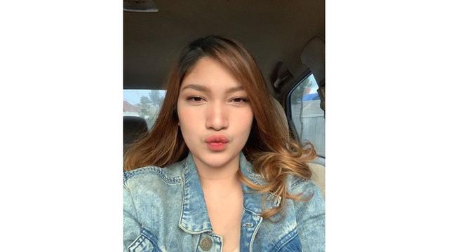 Istri Tretan Muslim ini juga berkecimpung di dunia hiburan, ia berprofesi sebagai seorang model.