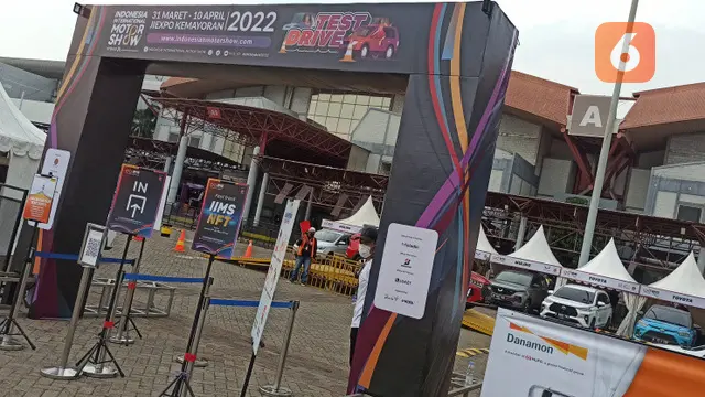 Pengunjung bisa melakukan test drive dan test ride di IIMS Hybrid 2022 (Fahmi/Liputan6)