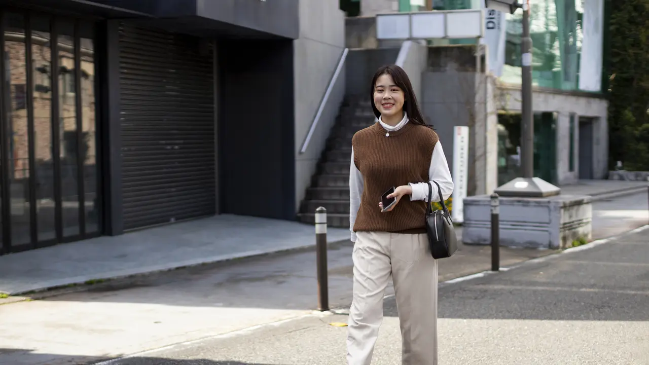 5 Ide Layering Outfit Ngampus Biar Nggak Monoton (photo by freepik.com)