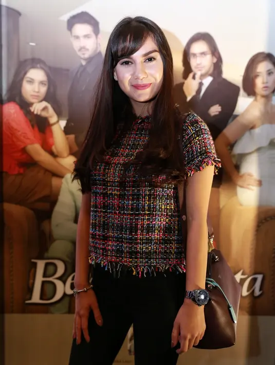 "Anything tapi diberi dengan rasa cinta. Malu ah (dari siapanya), nggak mau," ujar Irish Bella yang juga disibuk main syuting Anugerah Cinta itu. (Adrian Putra/Bintang.com)