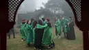 Siswa dari School of Magic and Witchcraft mengenakan kostum seperti yang ada dalam berkumpul di kastil di wiliyah pegunungan Campos do Jordao, Brasil (20/8). (AFP Photo/Nelson Almeida)
