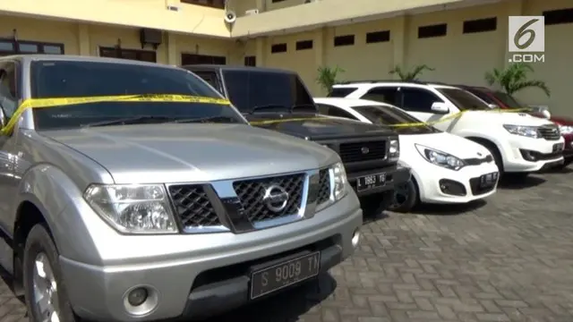KPK menyita belasan mobil mewah milik Bupati Mojokerto Mustafa Kemal Pasa. Mobil mewah tersebut didapat dari hasil suap dan grativikasi