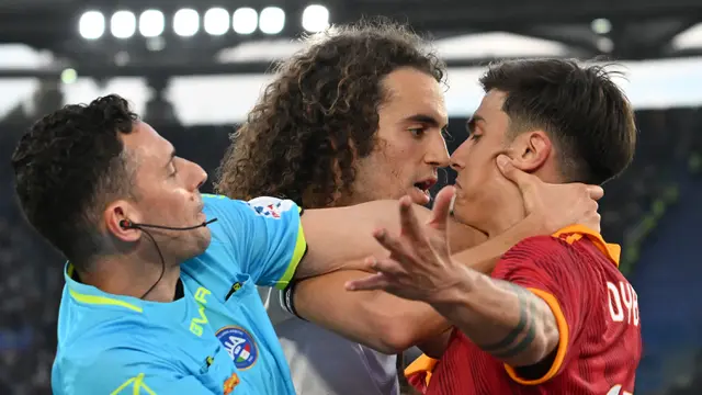 Foto: Gesekan Panas Paulo Dybala dan Matteo Guendouzi Warnai Sengitnya Derbi Ibu Kota