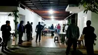 Suasana rumah dinas Wakil Ketua DPRD Riau Agung Nugroho usai diserang 10 orang diduga preman. (Liputan6.com/M Syukur)