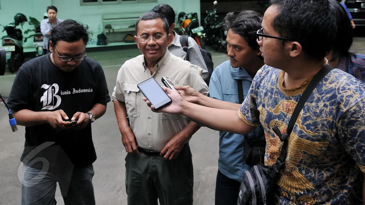 Senyum Dahlan Iskan Seusai Diperiksa Kasus Korupsi