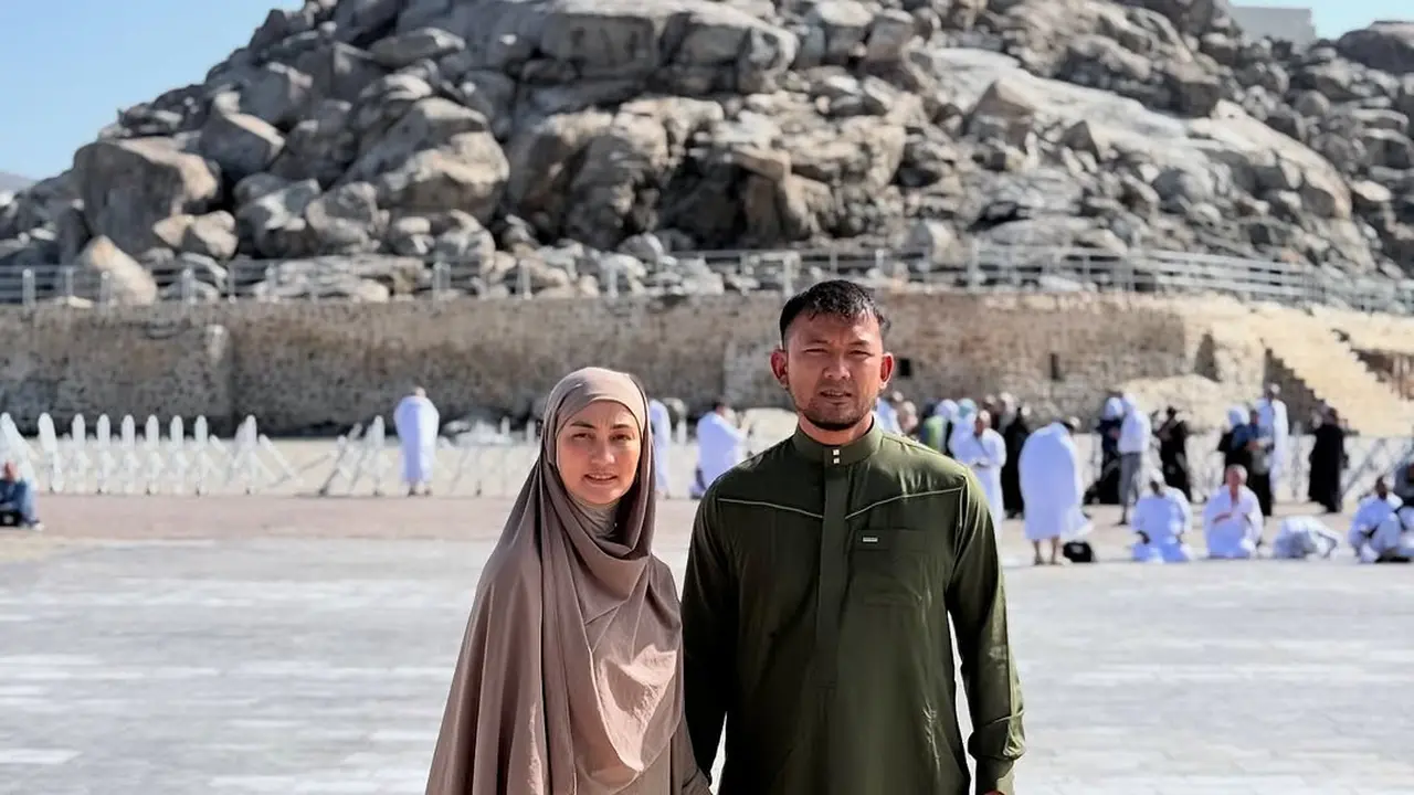 Atiqah Hasiholan dan Rio Dewanto
