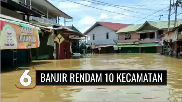 Banjir merendam Kota Putussibau, Kabupaten Kapuas Hulu, Kalimantan Barat. Banjir kali ini merupakan banjir terparah, lantaran banjir merendam 10 kecamatan.