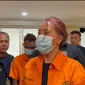 Penampakan perempuan berinisial S, pelaku pembunuhan seorang lansia pemilik hotel di kawasan Kebon Jeruk, Jakarta Barat. (Merdeka.com/Bachtiarudin Alam)