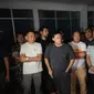 Komisaris Utama RS Citra Arafiq, Fahd El Fouz A Rafiq bersama Kapolres Metro Depok, Kombes Arya Perdana saat meninjau kebakaran gardu induk RS Citra Arafiq. (Liputan6.com/Dicky Agung Prihanto)