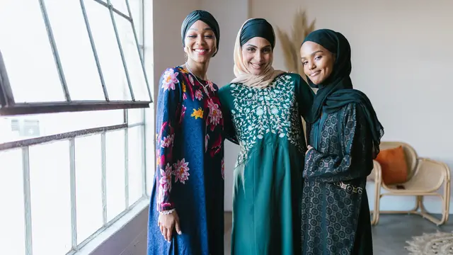 Sesuaikan baju lebaran dengan suasana dan lokasi