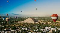 Ilustrasi balon udara di Teotihuacan, Negara Bagian Meksiko, Meksiko. (dok. Unsplash.com/Juliana Barquero)