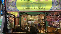 Pada malam pertama menginjakkan kaki di Chiang Mai, pencarian makan malam tertuju ke restoran halal di Chang Phueak atau Suthep, kawasan yang hampir selalu ramai pada setiap harinya. (Bola.com/Muhammad Adi Yaksa)