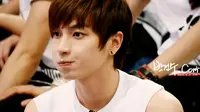 Penghormatan Terakhir, Leeteuk Tak Bisa Membendung Tangis