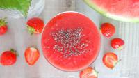 Paduan semangka dan strawberi yang dibuat jus bisa digunakan untuk menurunkan kolesterol. (Foto ilustrasi: heavenlynnhealthy.com)