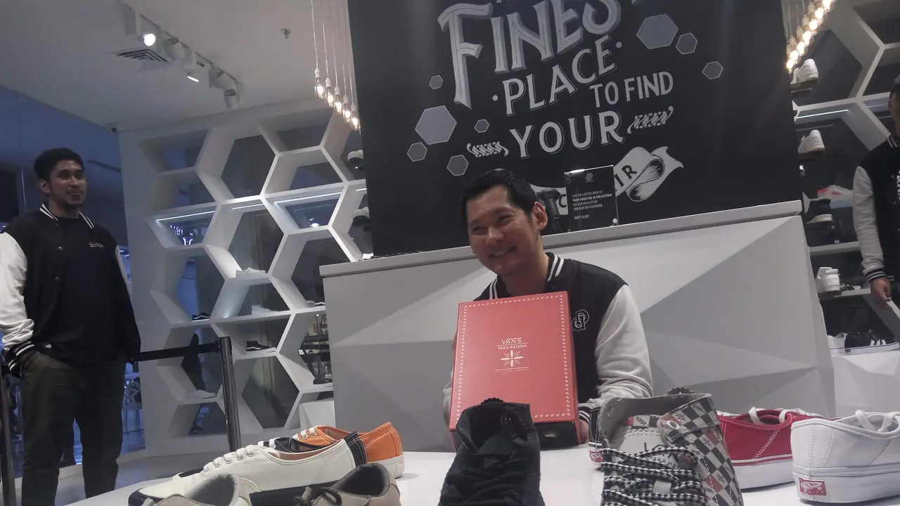 Sneakers