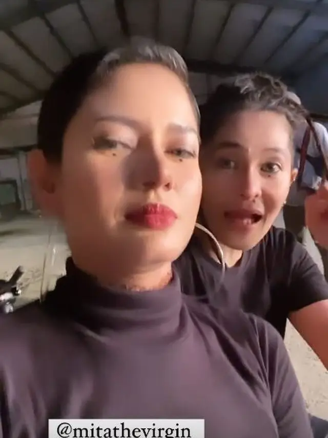 6 Potret Terbaru Mita The Virgin dengan Rambut Gimbal, Bikin Pangling