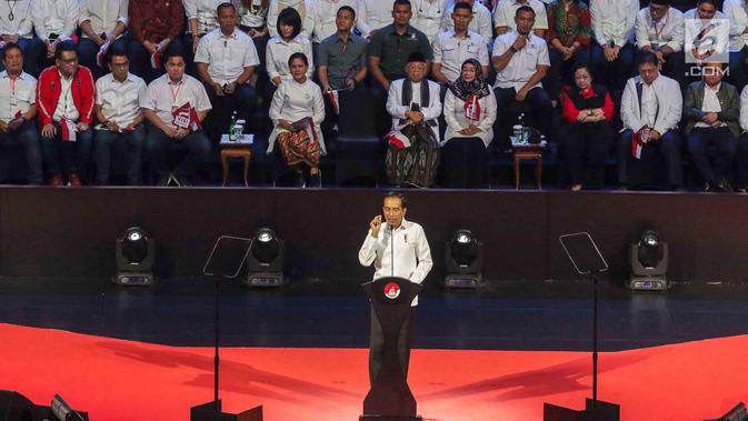 Presiden RI terpilih 2019-2014, Joko Widodo saat menyampaikan pidato Visi Indonesia di SICC, Sentul, Kab Bogor, Jawa Barat, Minggu (14/7/2019). Acara ini dihadiri sejumlah menteri kabinet kerja serta Wakil Presiden terpilih 2019-2024, KH Ma'ruf Amin. (Liputan6.com/Helmi Fithriansyah)