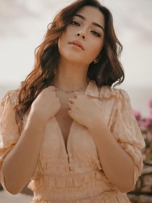 Nikita Willy dengan rambut tergerai panjang (Instagram/nikitawilly94)