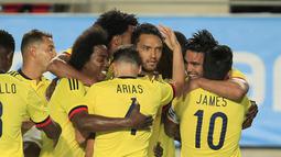 Para pemain Kolombia merayakan gol Falco Garcia ke gawang Spanyol pada laga Persahabatan di Estadio Nueva Condomina, Murcia, Spanyol (7/6/2017). (AP/Alberto Saiz)