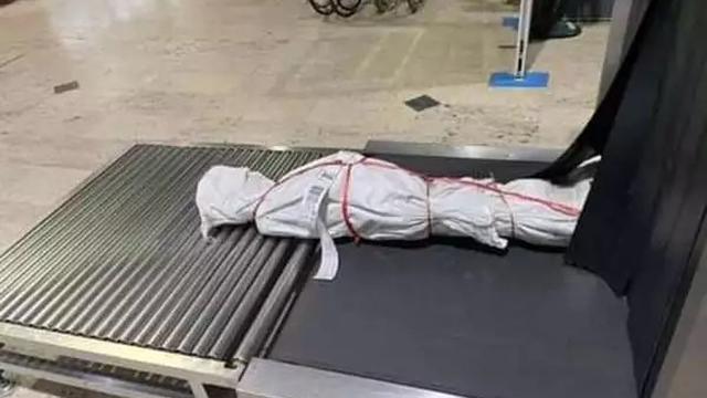 6 Potret Paket Barang Online Seperti Pocong Ini Nyeleneh, Sukses Bikin Kaget