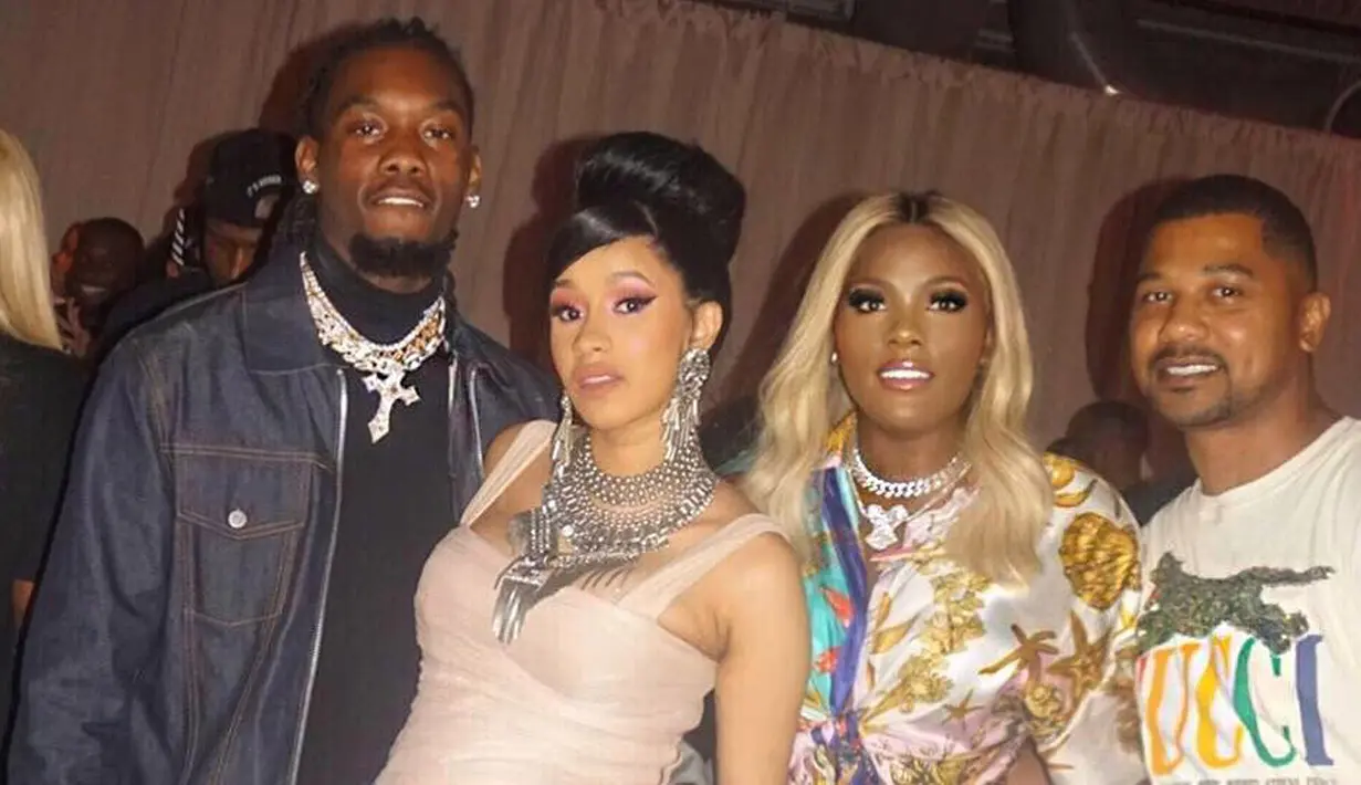Pada 26 Juni waktu setempat, Cardi B dan Offset mengadakan baby shower dengan tema "A Bronx Fairytale". (People)