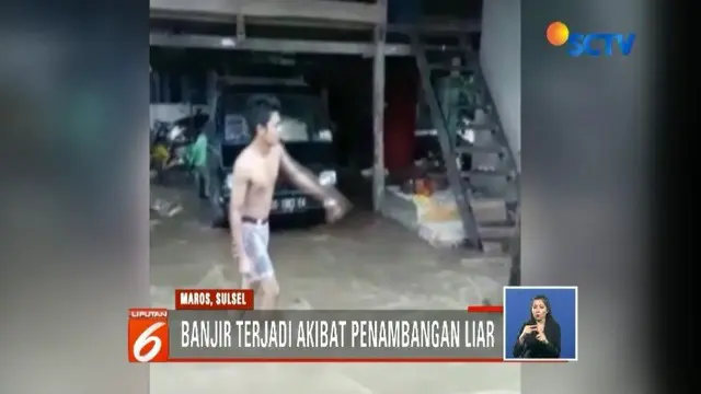 Warga korban banjir bandang di Maros, Sulawesi Selatan, hanya bisa pasrah melihat rumah mereka rusak. Bahkan harta benda dan hewan ternak ikut hanyut terbawa arus.