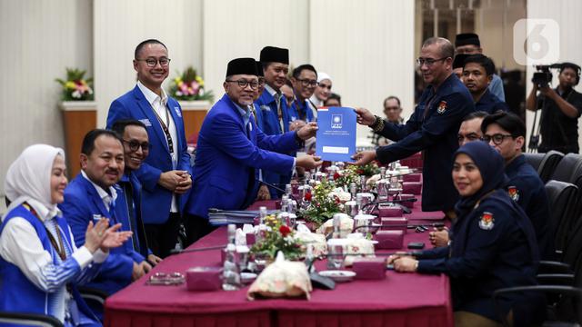 Zulkifli Hasan Pimpin Rombongan PAN Daftar Bacaleg ke KPU