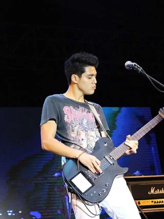 FOTO: Jadi Aktor dan Anak Band, Begini Aksi Maxime Bouttier saat di Panggung