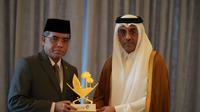 Menteri Ketenagakerjaan Republik Indonesia, Yassierli, mengadakan pertemuan bilateral dengan Menteri Tenaga Kerja Qatar, Ali bin Saeed bin Samikh Al Marri. Foto: Kemnaker
