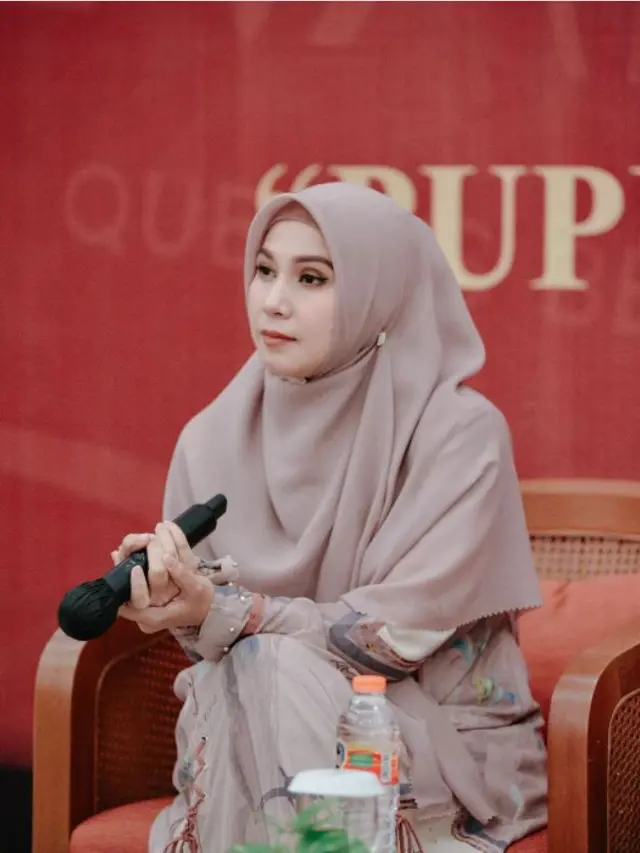 Jadi Ibu Lima Anak, Ini 6 Potret Terbaru Puput Melati Istri Ustaz Guntur Bumi