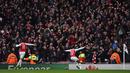 Striker Arsenal, Danny Welbeck, merayakan gol yang dicetaknya ke gawang Leicester City di menit akhir dalam laga Liga Inggris di Stadion Emirates, London, Minggu (14/2/2016). (Action Images via Reuters/Tony O'Brien)