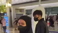 Pakai Busana Syar'i Dan Tampil Tanpa Makeup, Ini 4 Potret Shenina Cinnamon Jalani Umrah Perdana Bersama Suami
