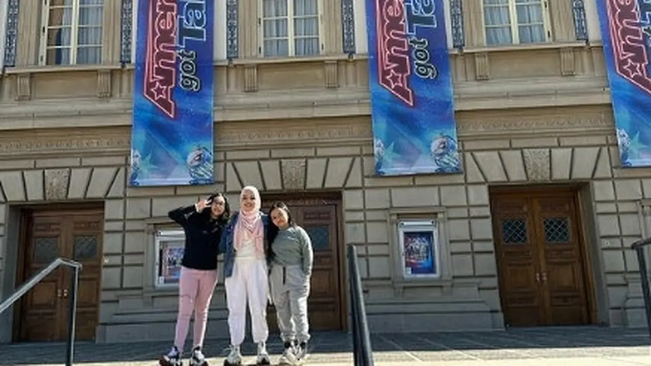 Putri Ariani Senang Dikunjungi Kedua Adiknya ke Los Angeles Jelang Live Show America's Got Talent 2023