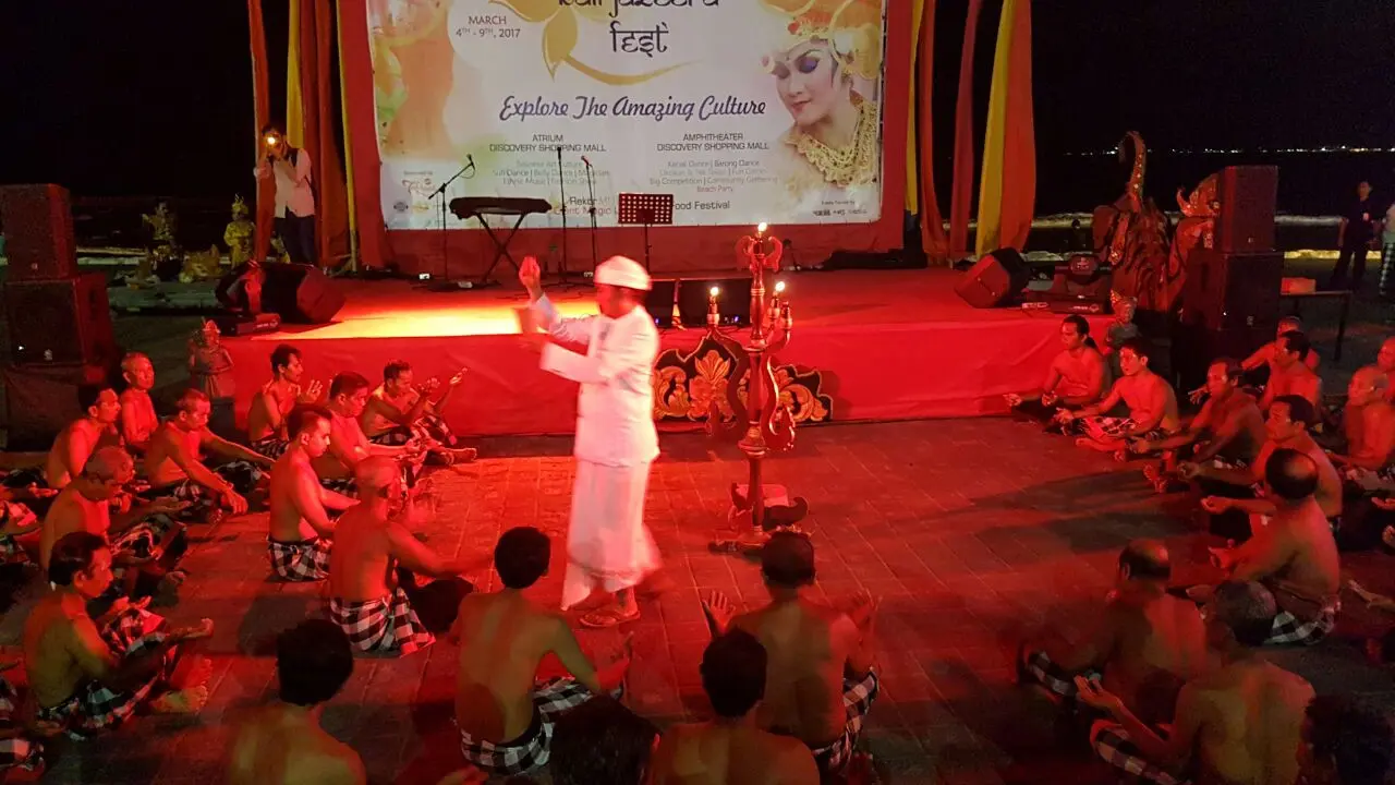 Rombongan Raja Salman Disuguhi Tari Kecak